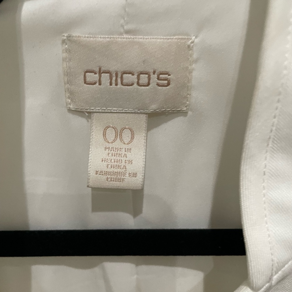 Chico’s white military style blazer. Rare blazer with gold buttons and details. - Picture 3 of 5